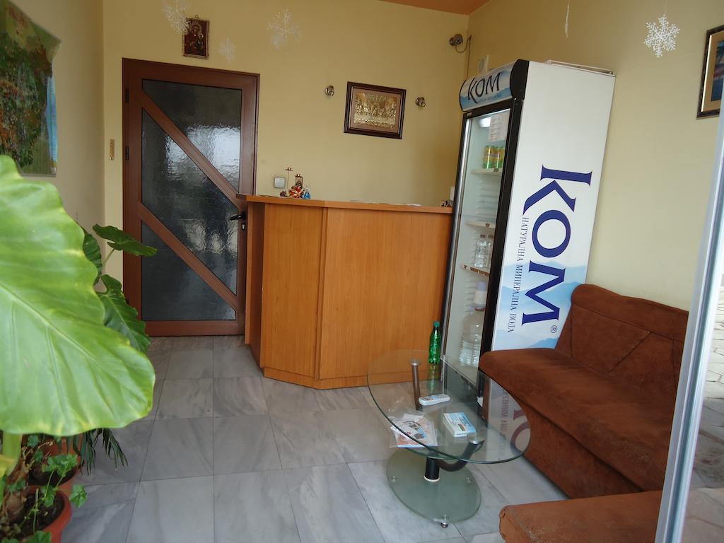 Dionis Hotel Petritj Exteriör bild