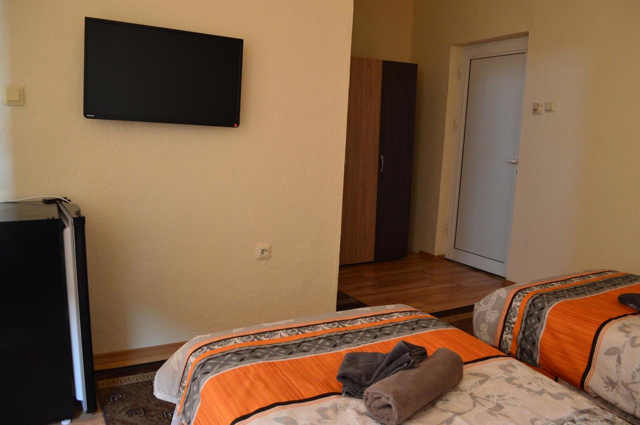 Dionis Hotel Petritj Exteriör bild