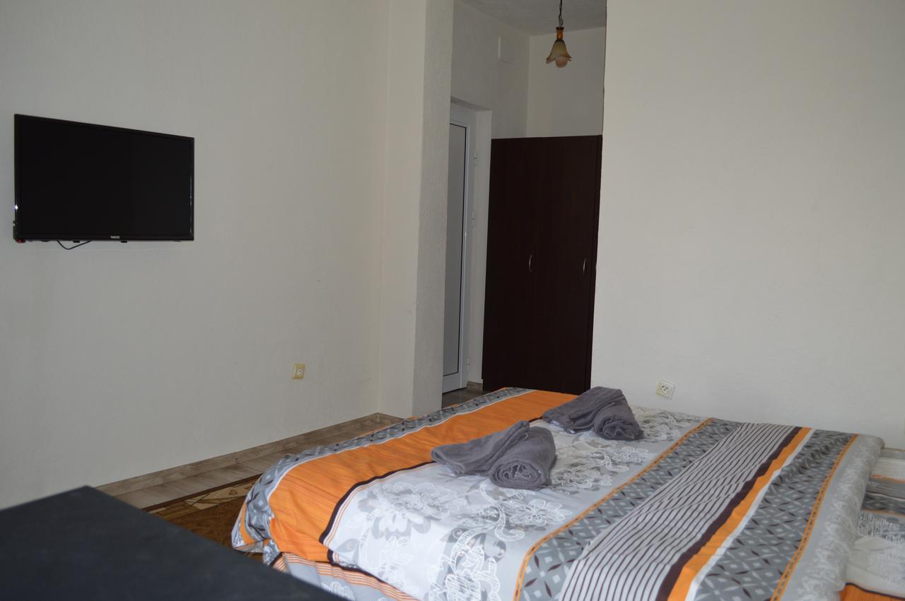 Dionis Hotel Petritj Exteriör bild